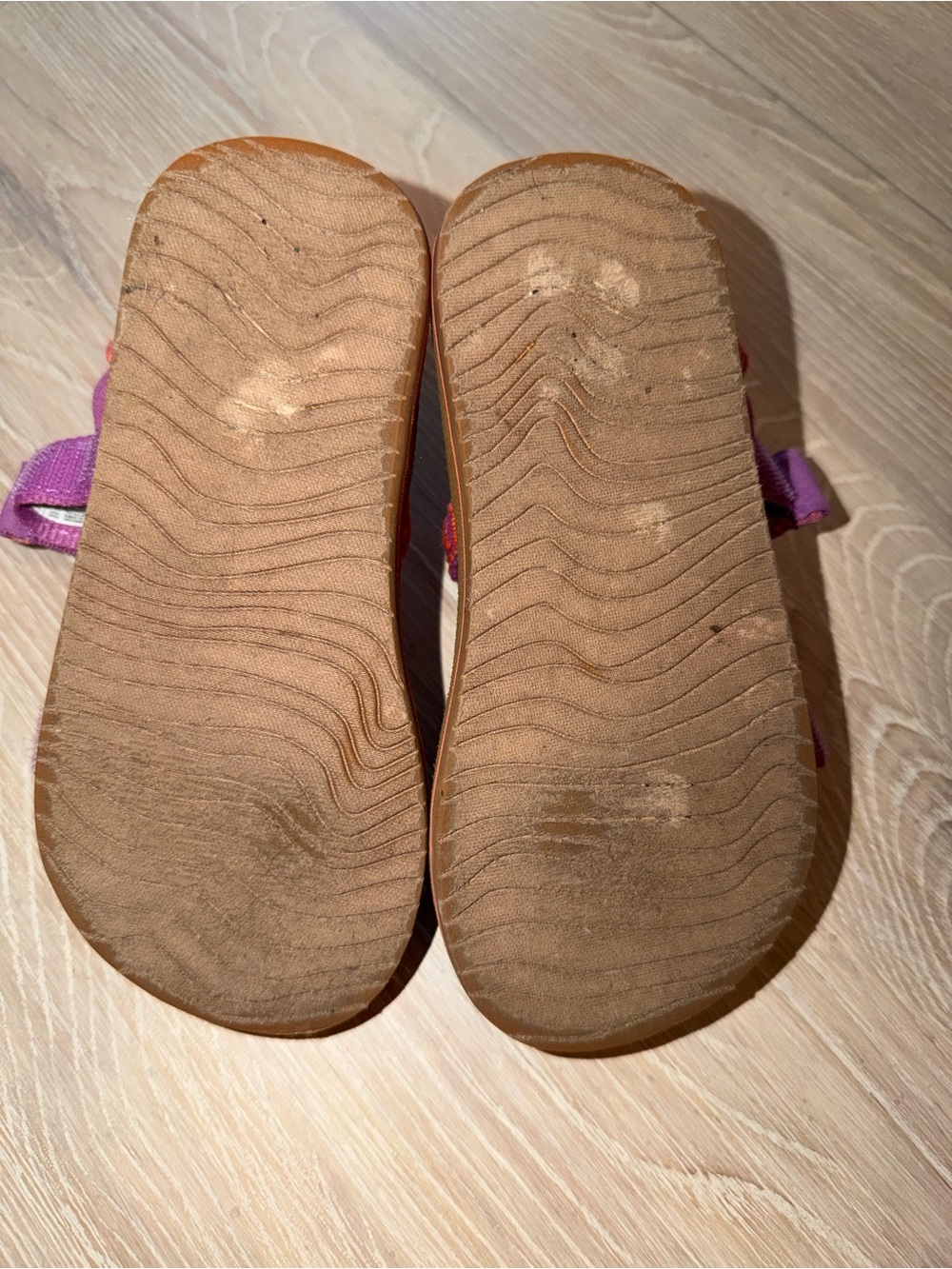 Reef Kids 11/12 Pink and Orange Patterned Strap Sandals - Picture 6 of 6